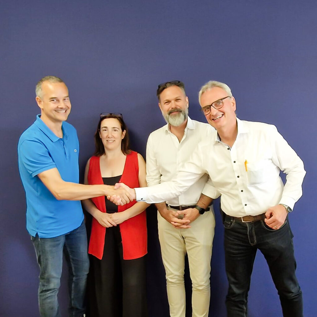 COCUS ANNOUNCEMENT: BOT completed with Success! 4 people shaking hands