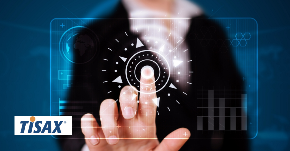 Eine Person in einem Anzug interagiert mit einer futuristischen, digitalen Schnittstelle, die verschiedene geometrische Formen und Datenvisualisierungen aufweist. Das TISAX-Logo ist prominent in der oberen linken Ecke des Bildes integriert.